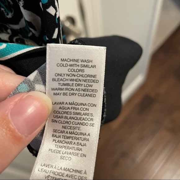 *DONATED* White House Black Market | Women’s Sheath Dress - Picture 5 of 5